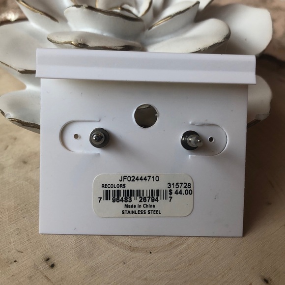 NWT FOSSIL GOLD STUD “recolors” EARRINGS!! - Picture 4 of 4